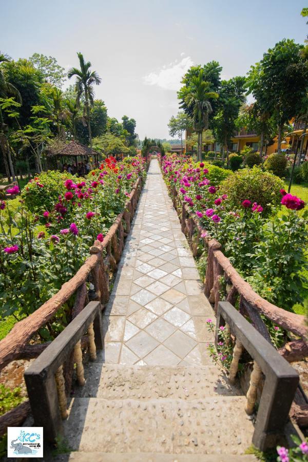 Kc'S Home Sauraha Esterno foto