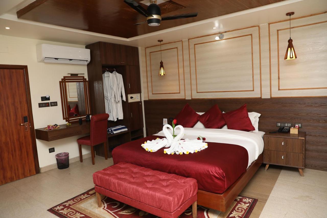 Kc'S Home Sauraha Esterno foto