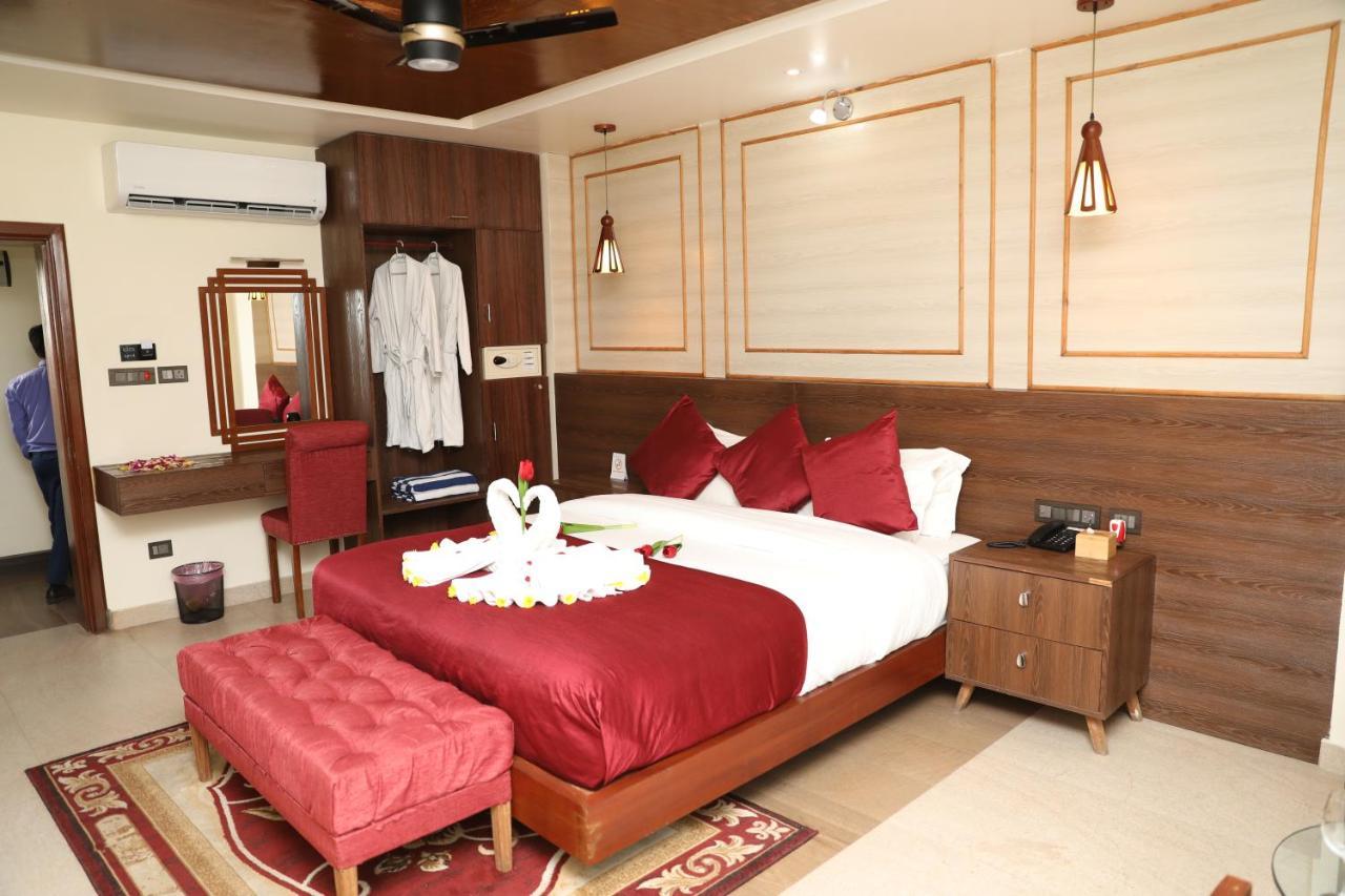 Kc'S Home Sauraha Esterno foto